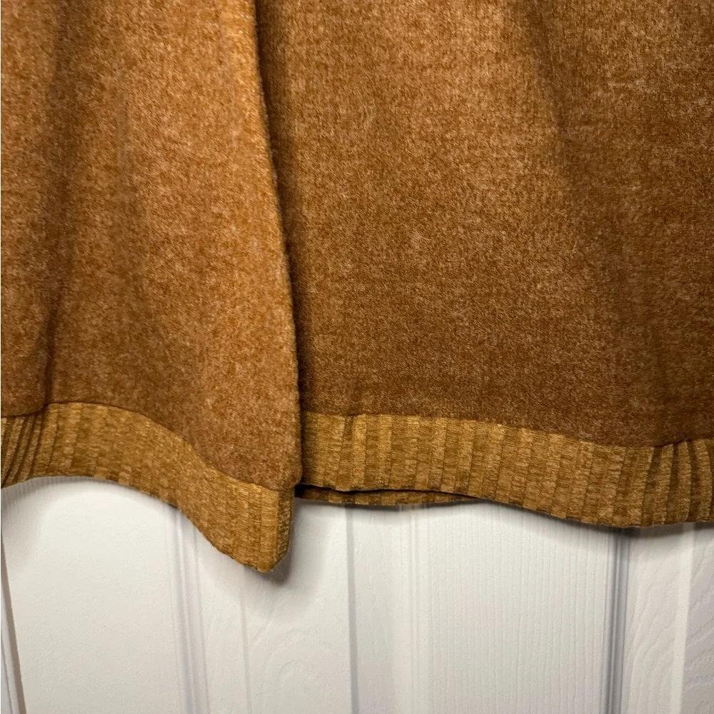 Hem & Thread Cold shoulder brown super soft sweater Size M